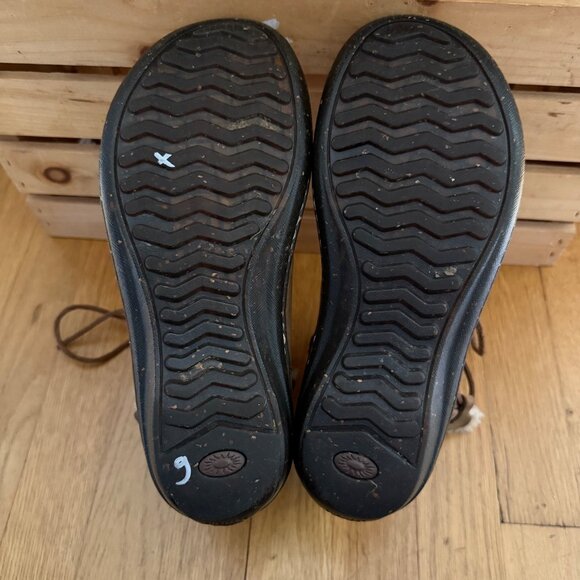 UGG Size 8 Brown Caspia Sheepskin-Lined Leather Winter Lace-Up Ankle Bootie Boot - Picture 10 of 16